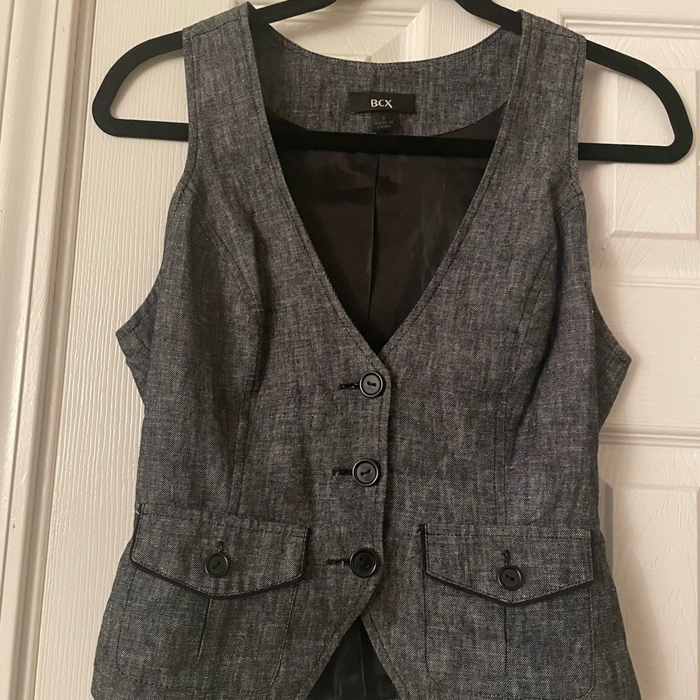 BCX Women's Gray Textured Button Vest‎